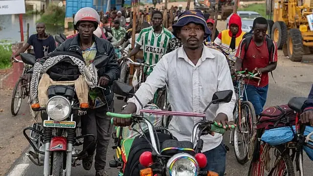 Video thumbnail for M23 rebels withdraw from Uvira in DRC peace move