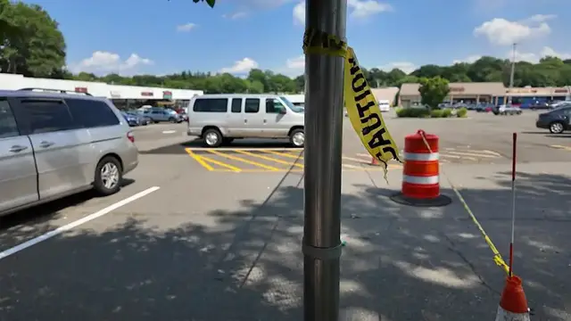 Video thumbnail for Fence at New City shopping plaza draws complaints, impacts businesses