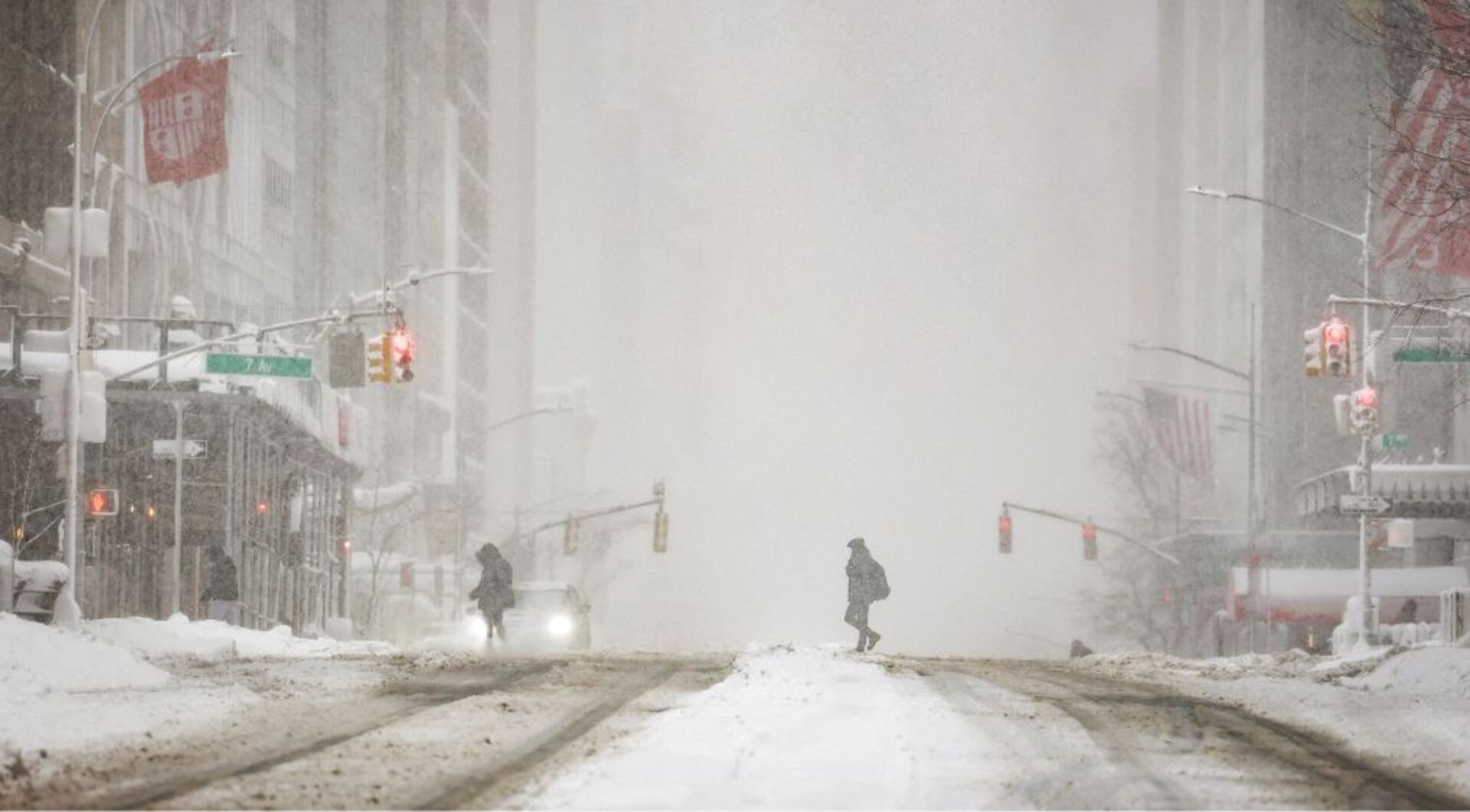 Video thumbnail for Massive snowstorm batters northeastern US, cutting power to hundreds of thousands