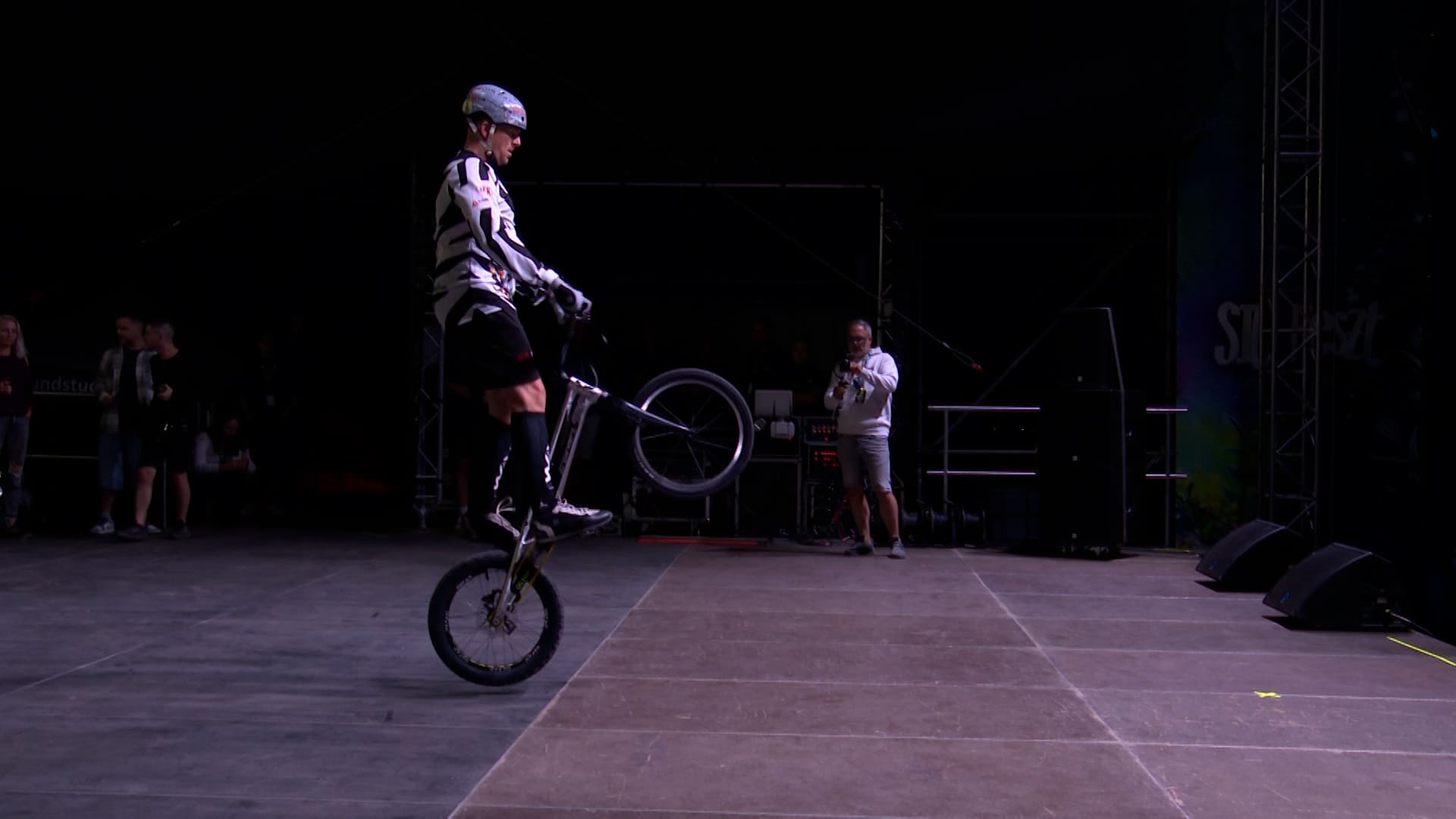 Video thumbnail for Most Bicycle Back Wheel Pogo Hops