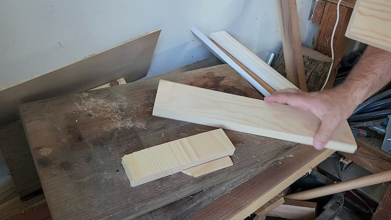 Video thumbnail for People With Dated Cabinets Are Flipping Over This Kitchen Makeover Idea!
