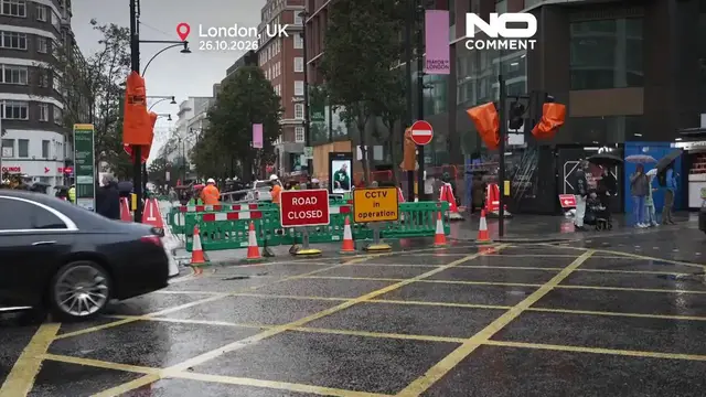 Video thumbnail for UK: Oxford Street pedestrianisation begins in central London