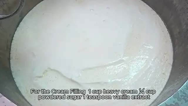 Video thumbnail for Puff Pastry Cream Horns