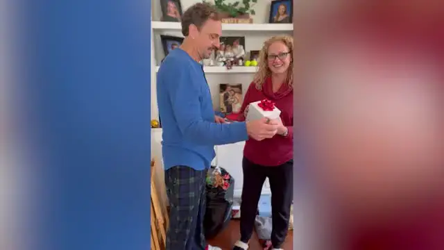 Video thumbnail for Christmas Bauble Reveals Couple Are To Be Grandparents | Happily TV