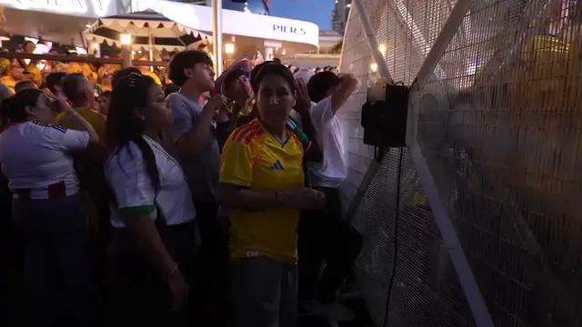 Video thumbnail for US: Colombian fans overflow Miami Fan Zone to watch Portugal match.
