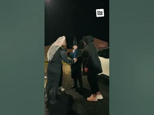 Video thumbnail for 👻 Quand The Vox est jury d'un concours de décoration d'Halloween : ça dérape forcément 😰