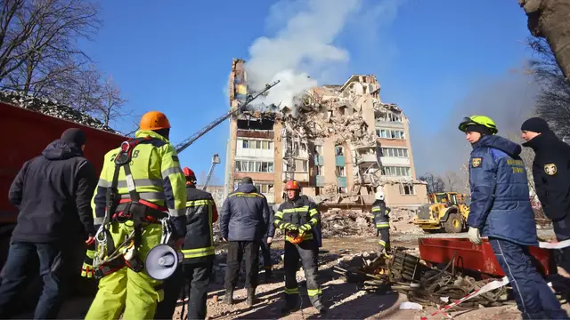 Video thumbnail for At least 20 killed in Russian drone, missile attacks across Ukraine