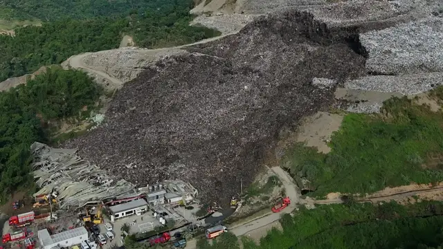 Video thumbnail for Philippines landfill collapse: Rescue workers race to find dozens still missing