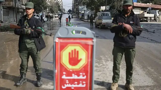 Video thumbnail for Syria: Defense ministry announces ceasefire after days of clashes in Aleppo