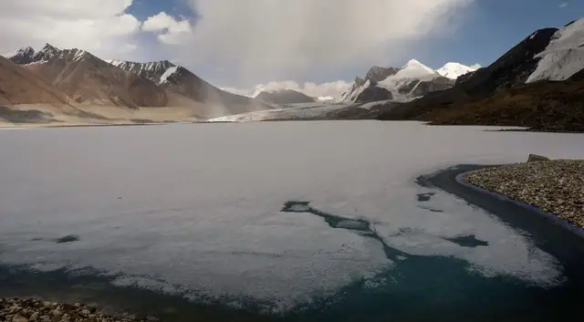 Video thumbnail for Kyrgyzstan's melting glaciers threaten water supplies across Central Asia