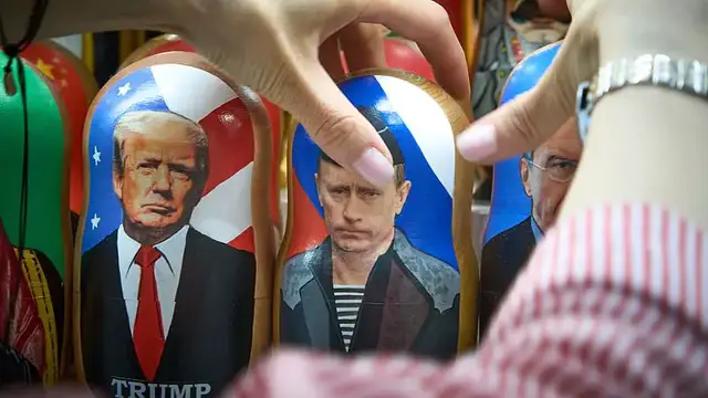 'Video thumbnail for Russians hope for peace from Putin-Trump summit'