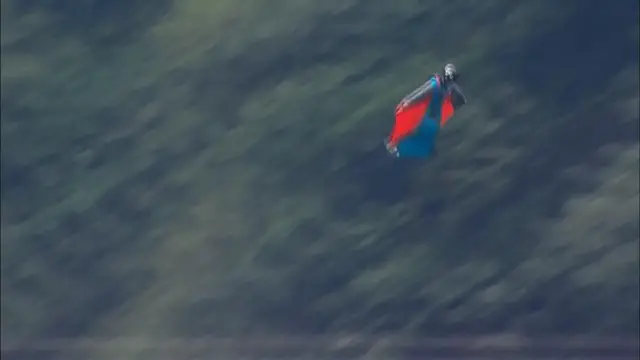 Video thumbnail for China: Wingsuit racers tear through Tianmen Mountain skies in 'Airborne F1' thriller.