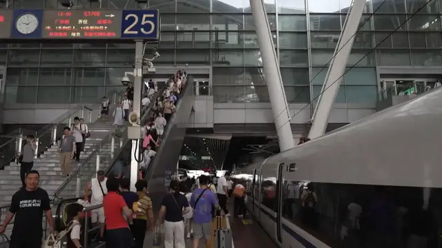 Video thumbnail for China: China steps up emergency response after Typhoon Noul makes landfall.