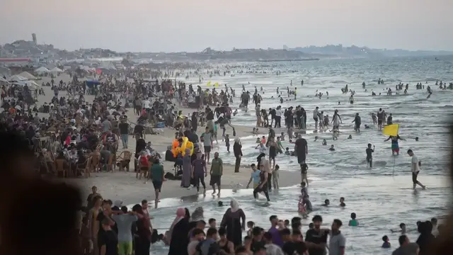 Video thumbnail for Gaza Families Seek Coastal Relief.
