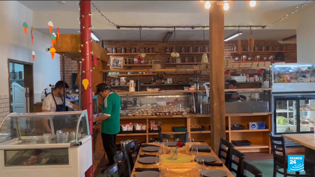 Video thumbnail for US businesses welcome Supreme Court ruling overturning Trump's tariffs