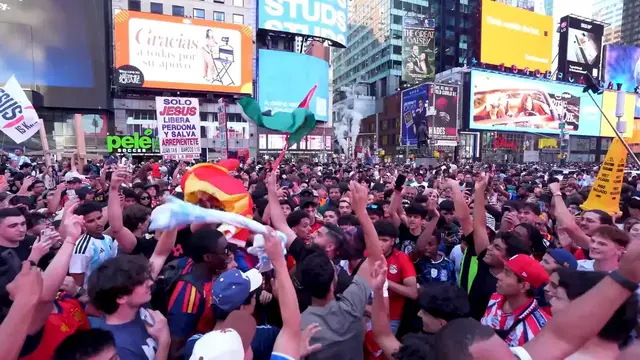 Video thumbnail for US: Spain fans celebrate championship waving Spanish and Palestinian flags in NYC.