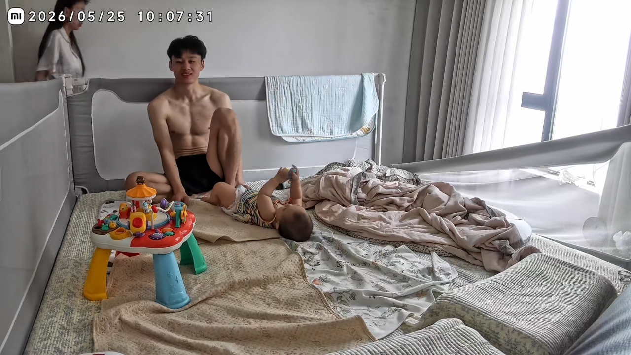 Video thumbnail for Playpen Breaks, Man Falls and Toddler Gets Kicked in Funny Home Mishap