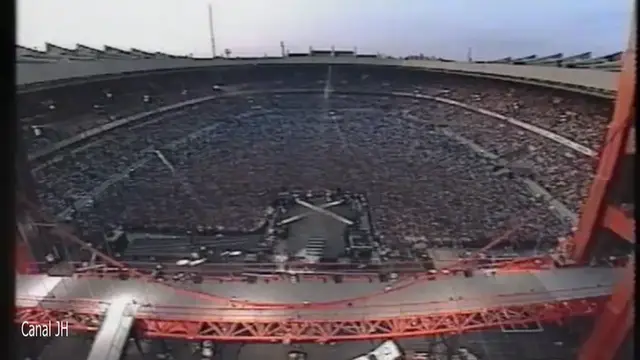 Video thumbnail for Johnny Hallyday - La bagarre - Parc des Princes 1993