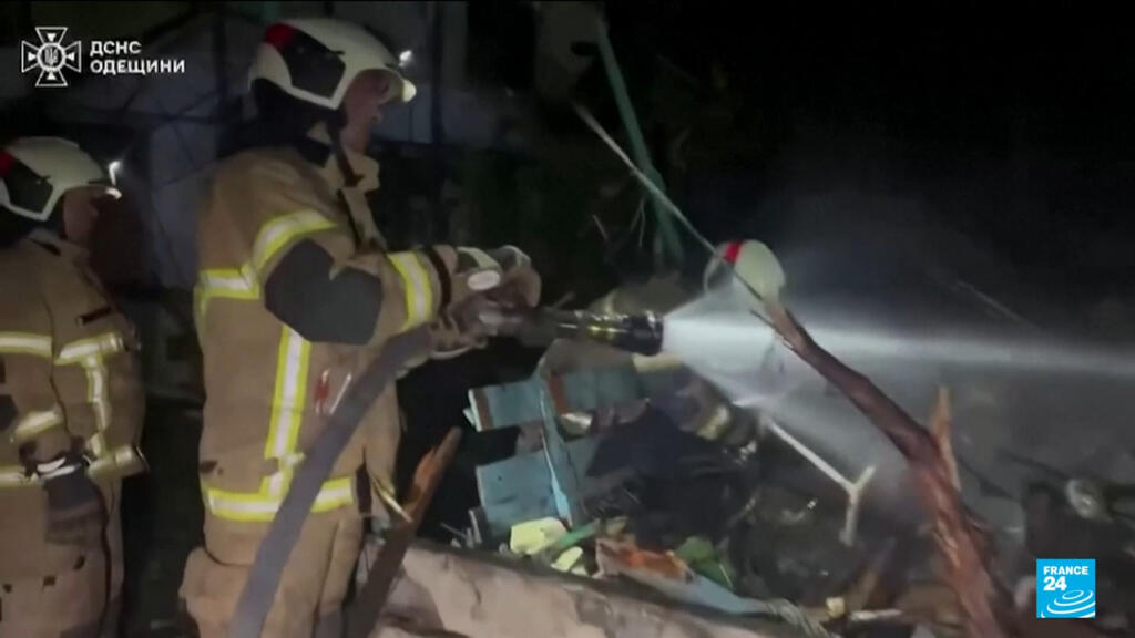 Video thumbnail for Russian attack on Ukraine kills at least 14 and traps others in damaged buildings