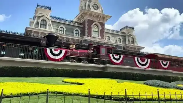 'Video thumbnail for Magic Kingdom Train Shuttle Featuring Stitch - Main Street to Fantasyland'