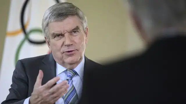 Video thumbnail for Outgoing IOC chief defends women boxers at centre of Paris gender row