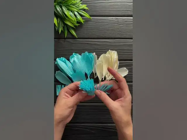 'Video thumbnail for How to make flowers with crepe paper #shorts #youtubeshorts #short'