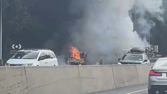 Video thumbnail for Box truck erupts in flames on Major Deegan Expressway