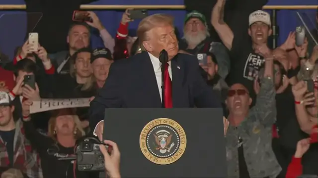Video thumbnail for FULL: Trump delivers remarks about the economy