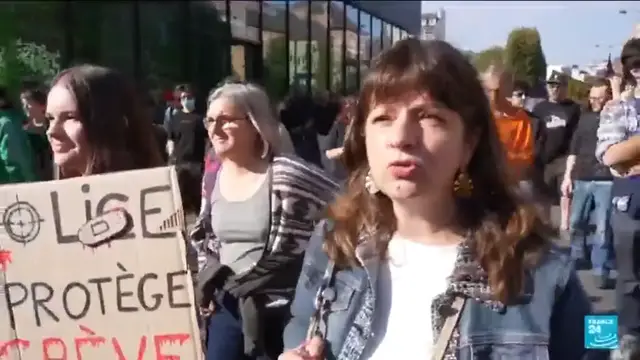 Video thumbnail for French parents join school protests to support and protect their children