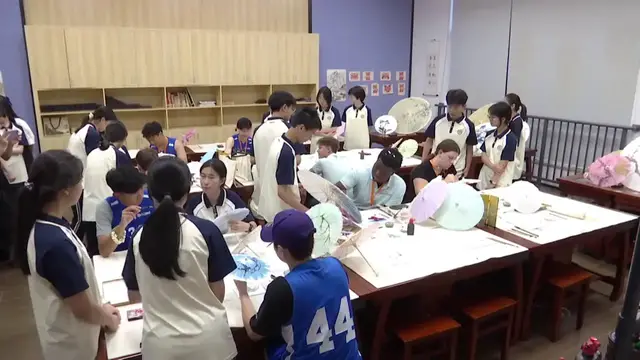 Video thumbnail for China: China-U.S. teenagers deepen friendship through culture, sports in E China.