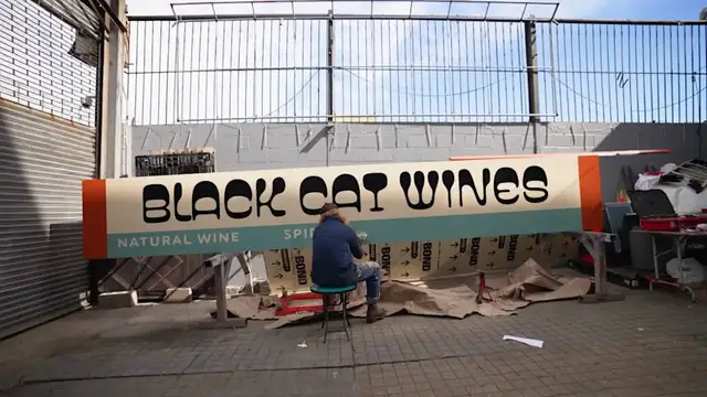 Video thumbnail for Made In: Brooklyn-based artist hand-paints signs for NYC businesses