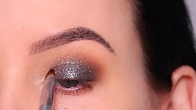 Video thumbnail for Easy Wearable Smokey Eyes Makeup Tutorial