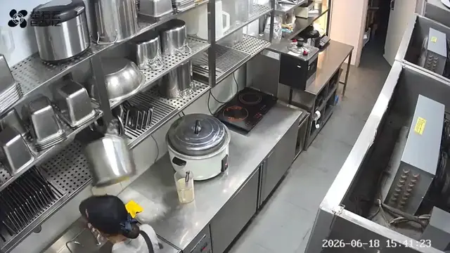 Video thumbnail for Metal Bucket Accidentally Hits Worker in Bubble Tea Shop