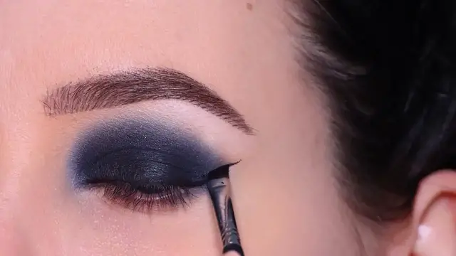 'Video thumbnail for HOW TO Navy Smokey Eyes Makeup Tutorial Step-By-Step'