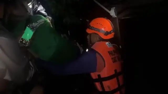 Video thumbnail for Philippines: 78 evacuated as floodwaters rise in Philippines’ Occidental Mindoro.