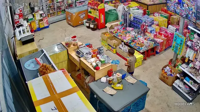 Video thumbnail for Snake Surprise in Sichuan Convenience Store!