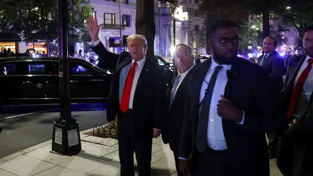 'Video thumbnail for Pro-Palestinian protesters interrupt Trump dinner in DC'