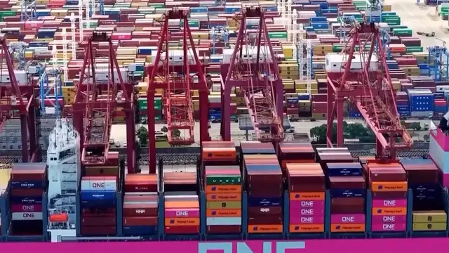 Video thumbnail for China: China, EU plan second meeting under bilateral trade consultation mechanism.