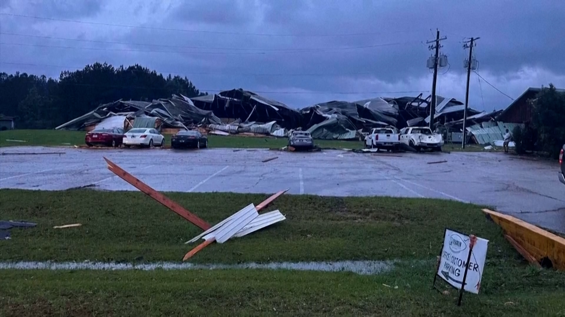 Video thumbnail for Hundreds of homes damaged as tornadoes rip through Mississippi, injuring at least 17