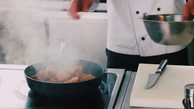 'Video thumbnail for Buffalo Chicken Wings - Classic American Recipe'