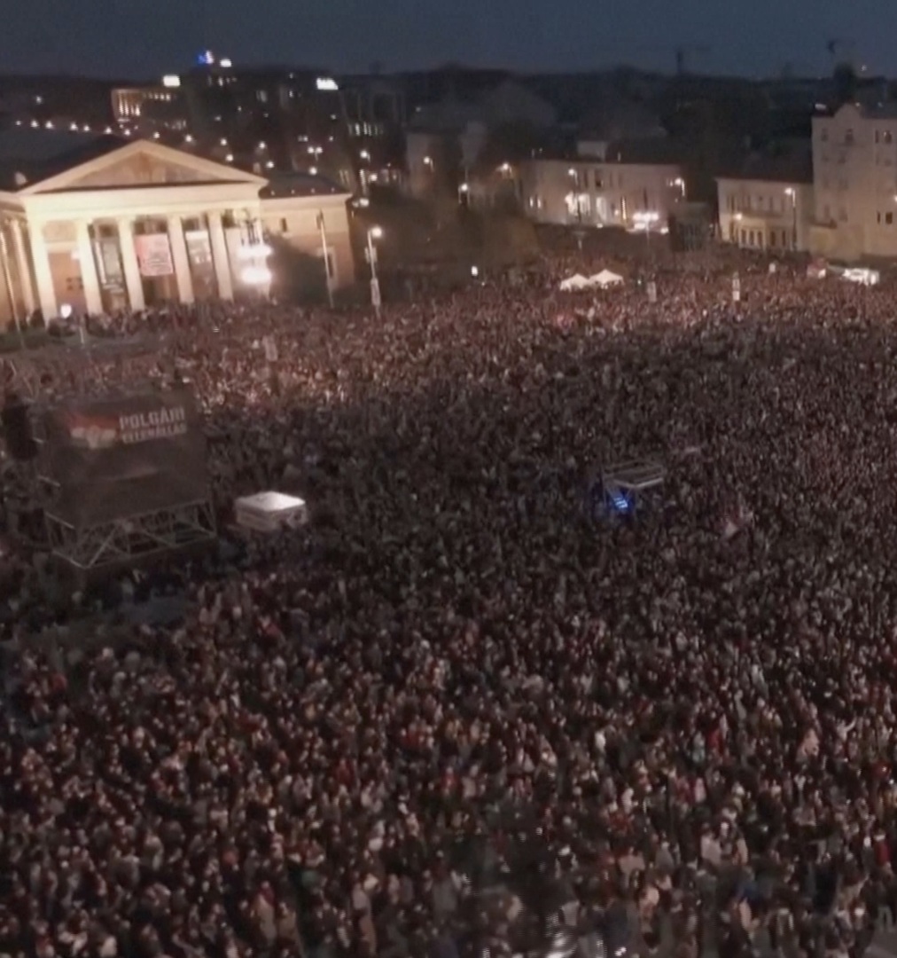 Video thumbnail for Thousands attend anti-government concert ahead of Hungary election