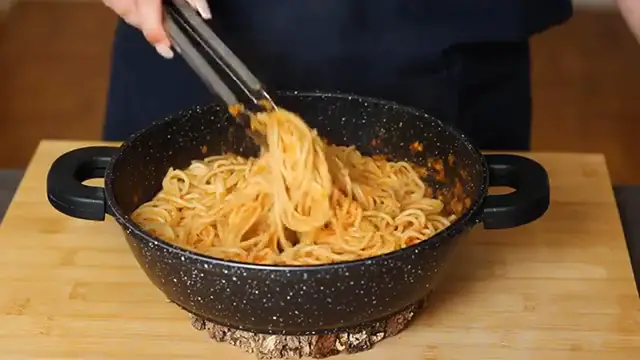 Video thumbnail for Comment faire de la sauce tomate maison (+conservation)