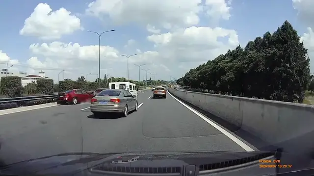 Video thumbnail for Chain Reaction Crash During Lane Changes on Jiangsu Highway