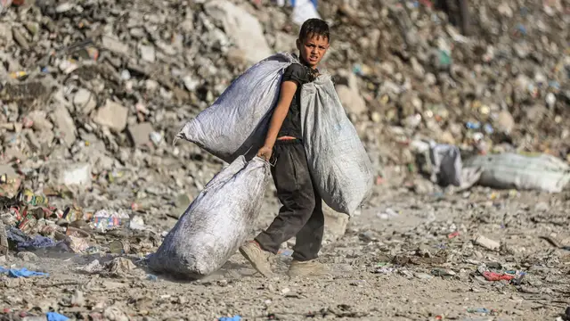 'Video thumbnail for Israel attacks starving Palestinians: Dozens killed while trying to collect food'