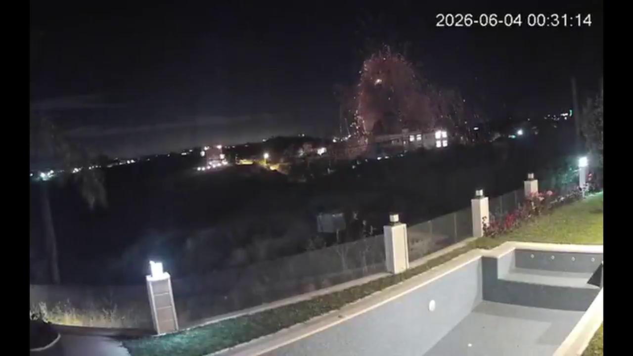 Video thumbnail for Lebanon: Israeli Strike Lights Up Tyre Coast During Overnight Attack.