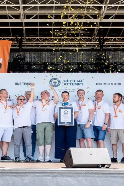 Video thumbnail for Fastest time to connect 500 terminal blocks by a team - 2 minutes and 55 seconds by Weidmüller Interface GmbH