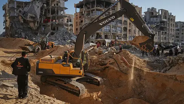 'Video thumbnail for Gaza: Hamas expands search for hostages' bodies with help from Egypt'