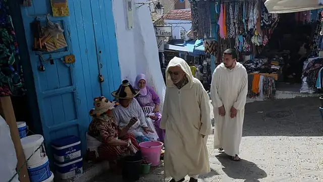 Video thumbnail for Morocco abandons controversial time change, will return to GMT in September