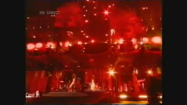 Video thumbnail for Johnny Hallyday - Allumer le feu - Parc des Princes 2003