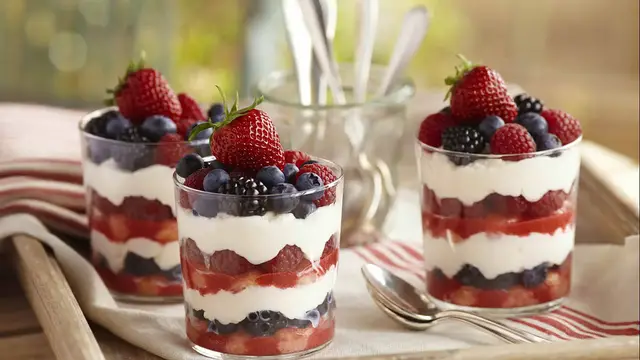 Video thumbnail for Berry Tiramisu Trifle recipe
